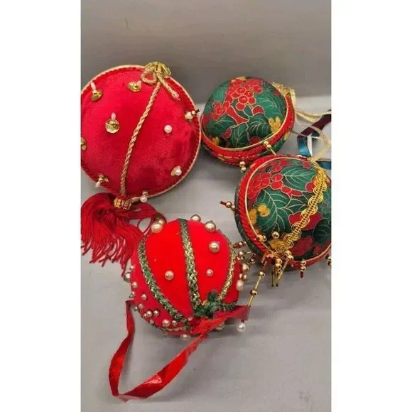 Lot of 4 Vintage Handmade Push Pin Beaded Ball Christmas Tree Ornaments - Picture 1 of 10